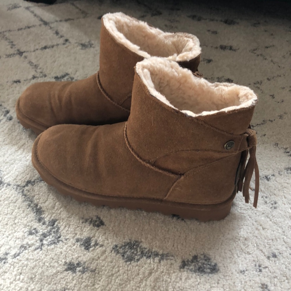 Bearpaw short tassel boots